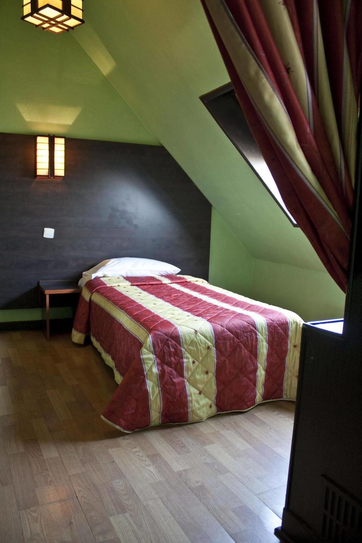 Chambre Simple Basique avec Salle de Bains Commune